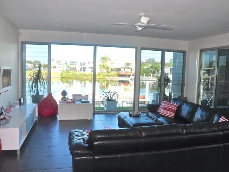 10 Westholme Circuit, Pelican Waters QLD 4551