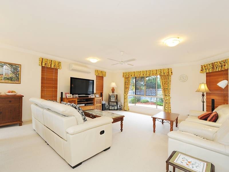 1 Gillingham Place, Pelican Waters QLD 4551