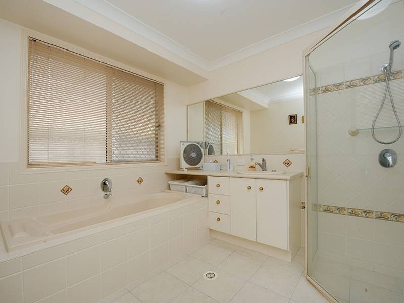 1 Gillingham Place, Pelican Waters QLD 4551