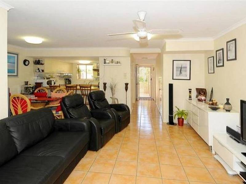 15/2 Landsborough Parade, Golden Beach QLD 4551