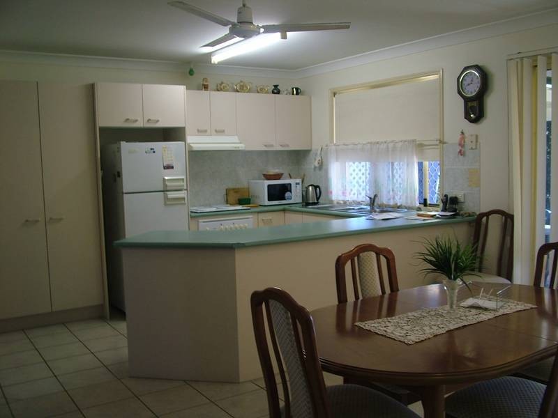 3/2 North Street, Golden Beach QLD 4551