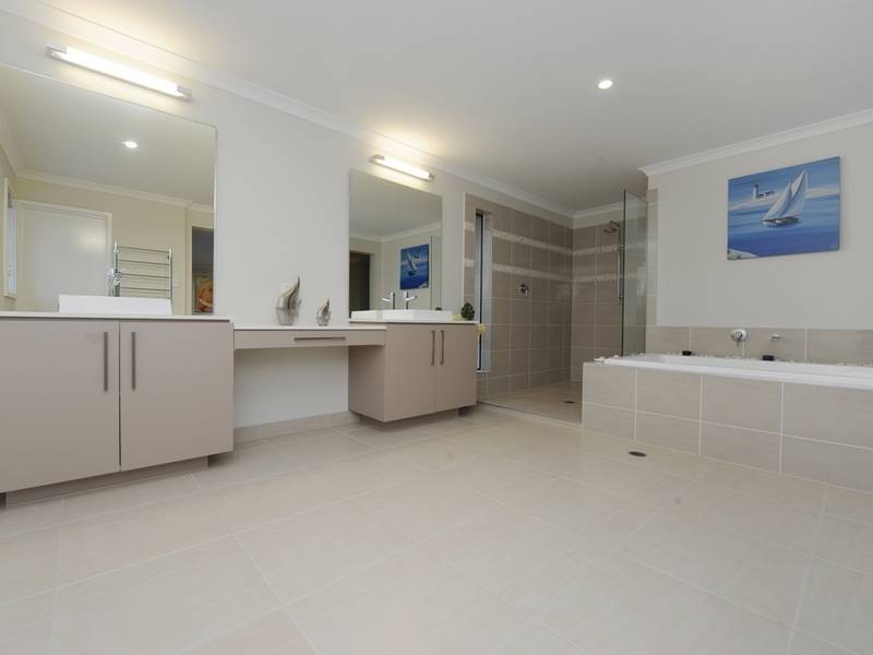 11 Abbey Street, Pelican Waters QLD 4551