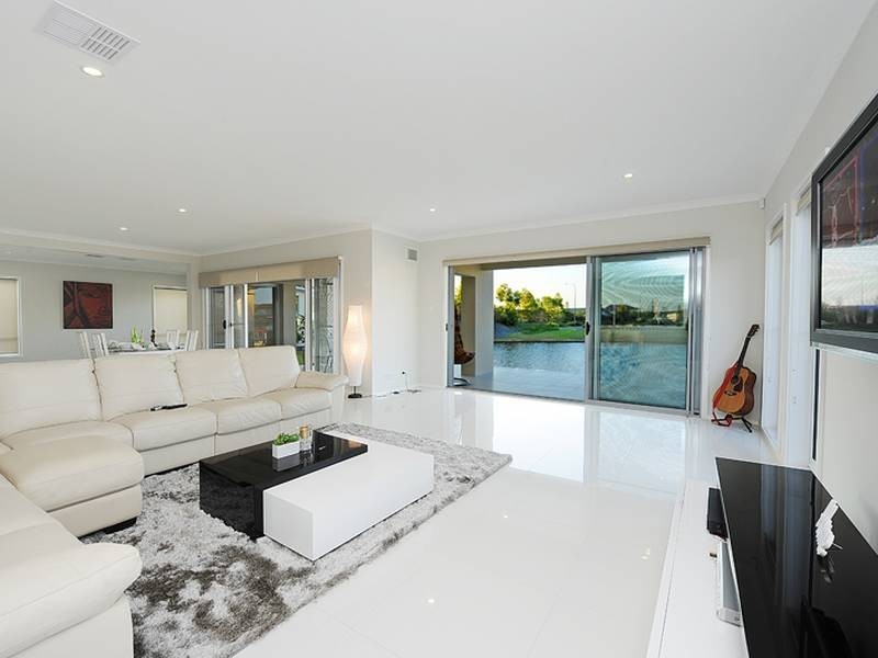 11 Abbey Street, Pelican Waters QLD 4551