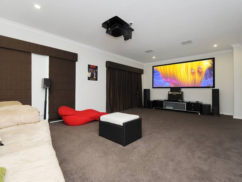 11 Abbey Street, Pelican Waters QLD 4551