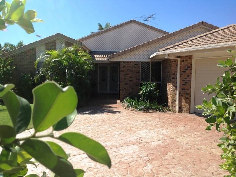 8 Pamphlet Place, Pelican Waters QLD 4551