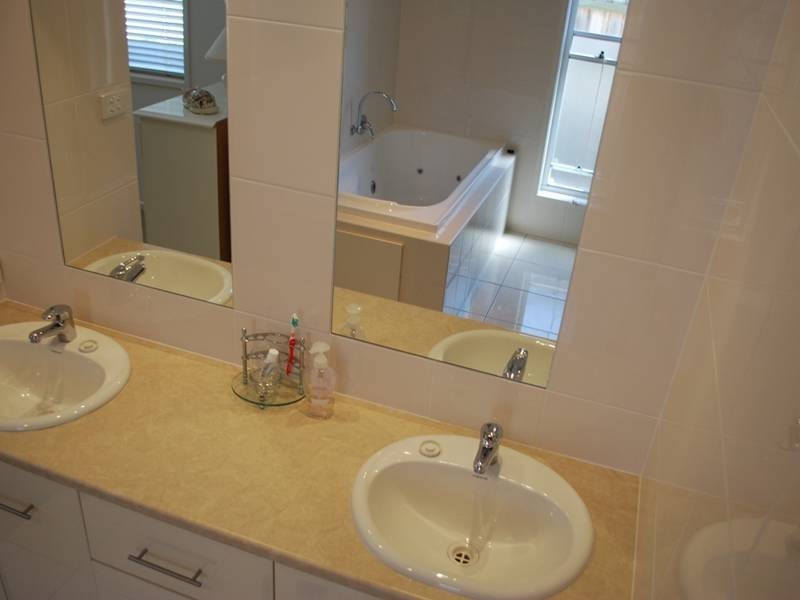 18 Bellanboe Circuit, Pelican Waters QLD 4551