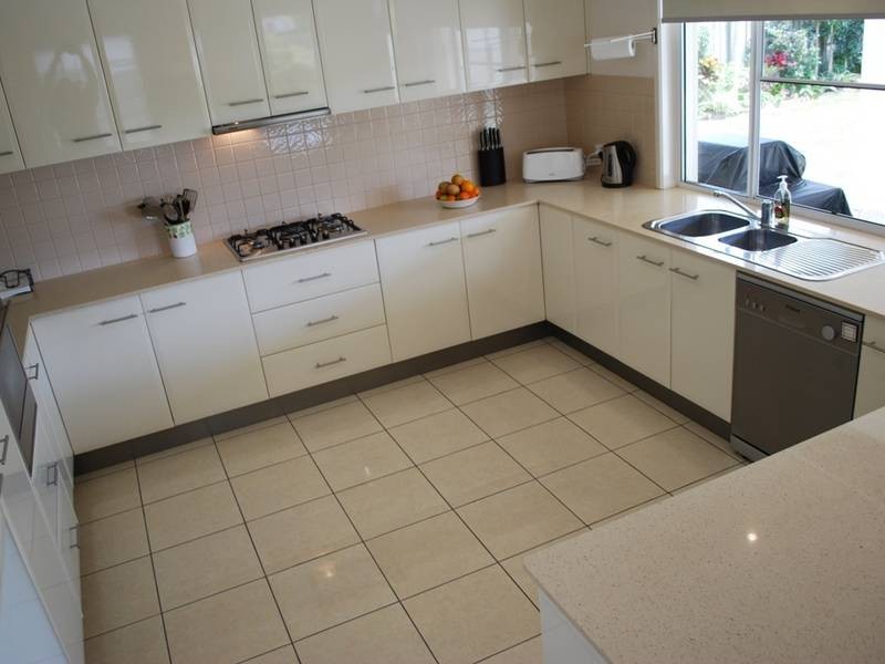 18 Bellanboe Circuit, Pelican Waters QLD 4551