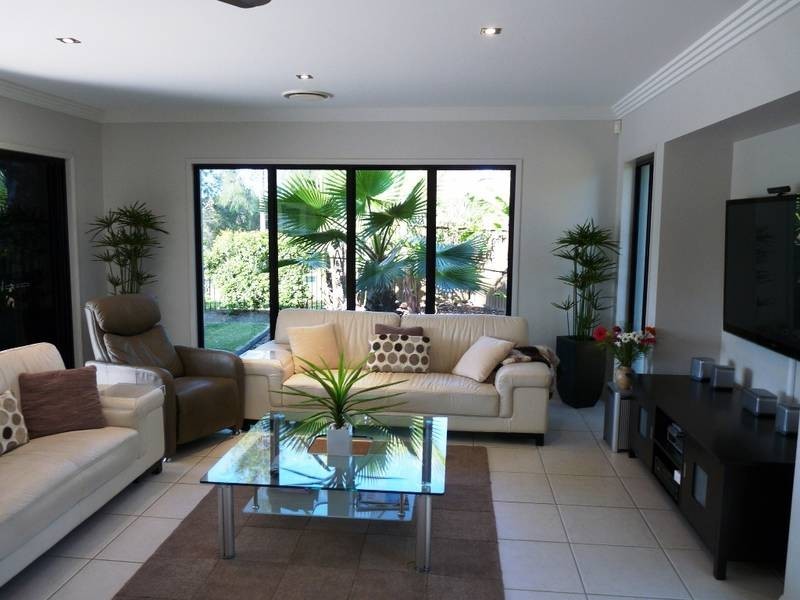 1 Columba Place, Pelican Waters QLD 4551