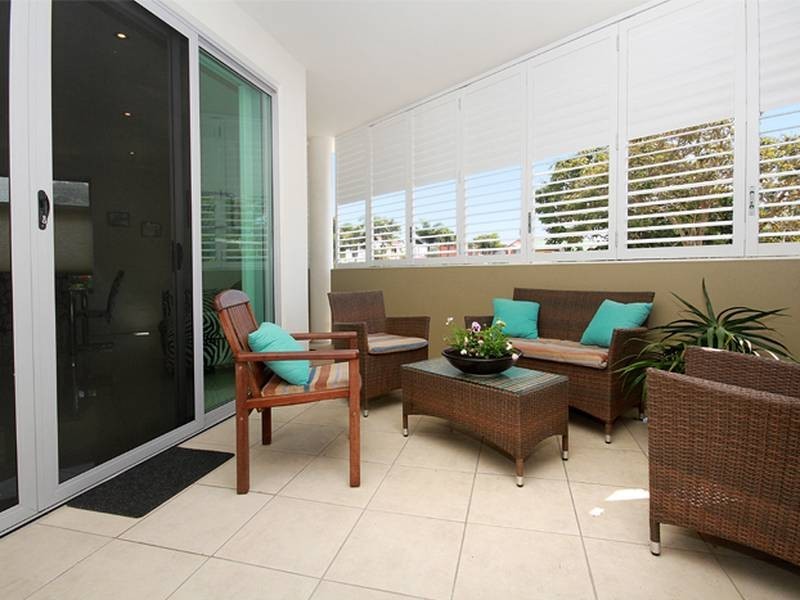 1/93 Landsborough Parade, Golden Beach QLD 4551