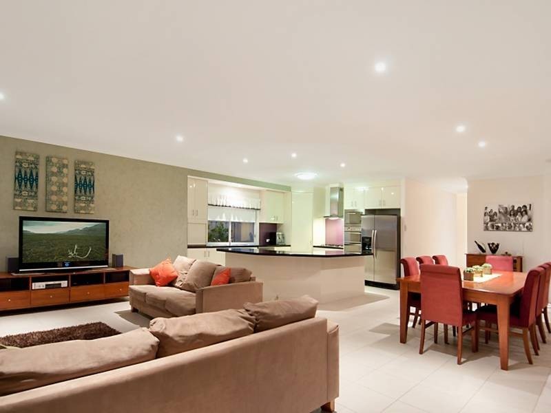 10 Pembroke Avenue, Pelican Waters QLD 4551