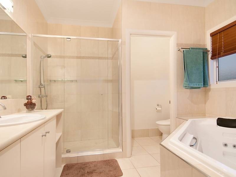 10 Pembroke Avenue, Pelican Waters QLD 4551