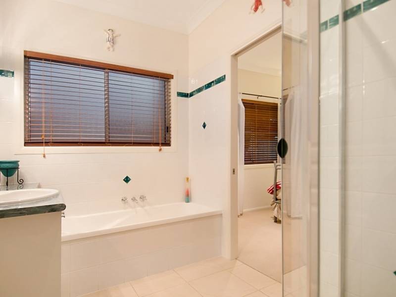 10 Pembroke Avenue, Pelican Waters QLD 4551