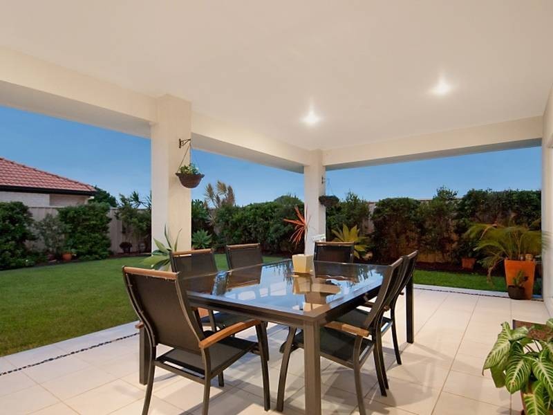 10 Pembroke Avenue, Pelican Waters QLD 4551