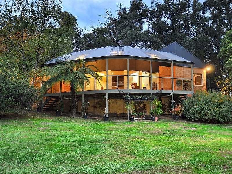 1 Rainy Hill Road, Cockatoo VIC 3781