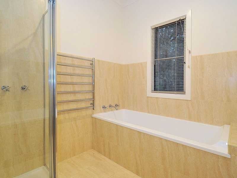 1 Rainy Hill Road, Cockatoo VIC 3781