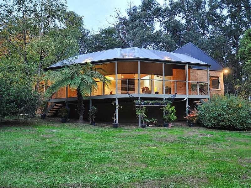 1 Rainy Hill Road, Cockatoo VIC 3781