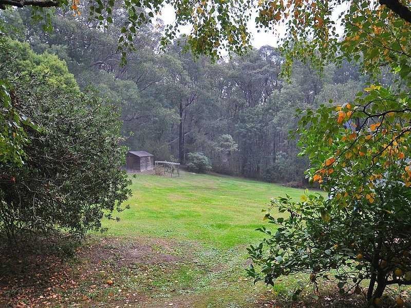 1 Rainy Hill Road, Cockatoo VIC 3781