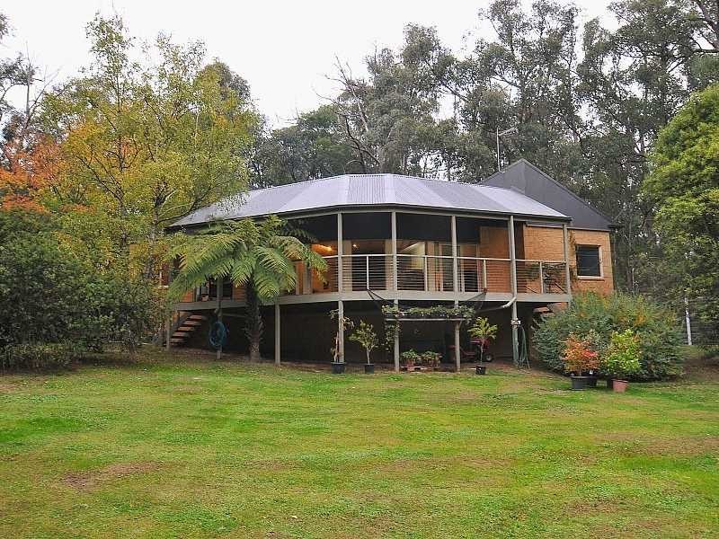 1 Rainy Hill Road, Cockatoo VIC 3781