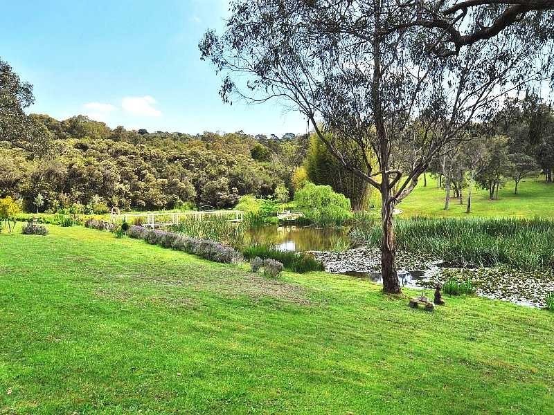 13 Cherry Road, Macclesfield VIC 3782