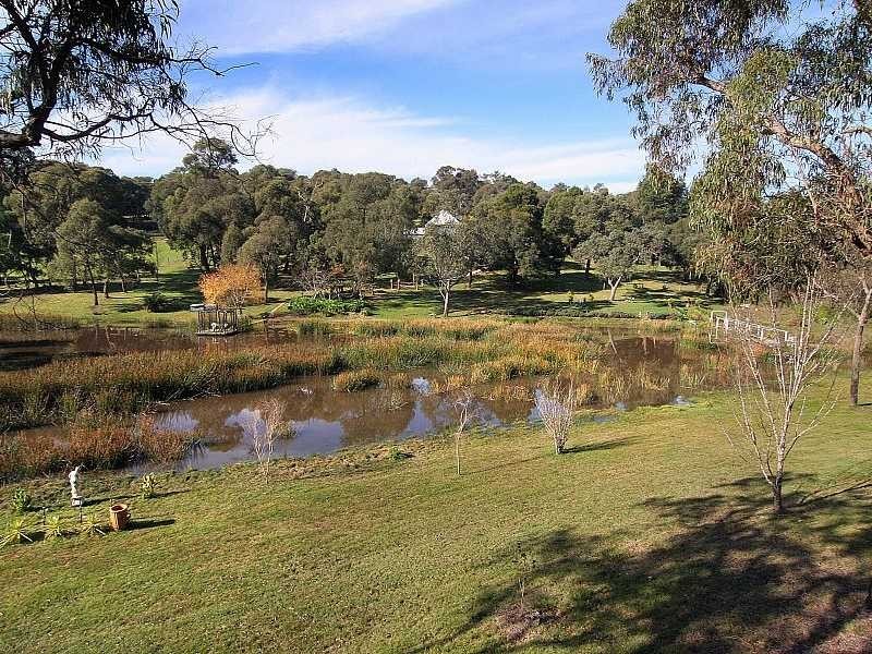 13 Cherry Road, Macclesfield VIC 3782