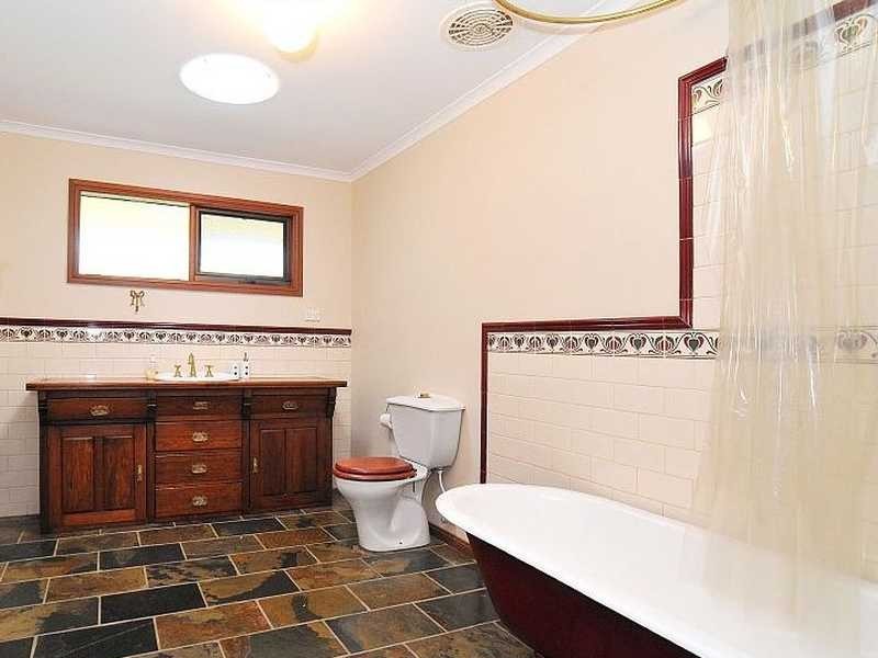 49 Fernglade Drive, Emerald VIC 3782