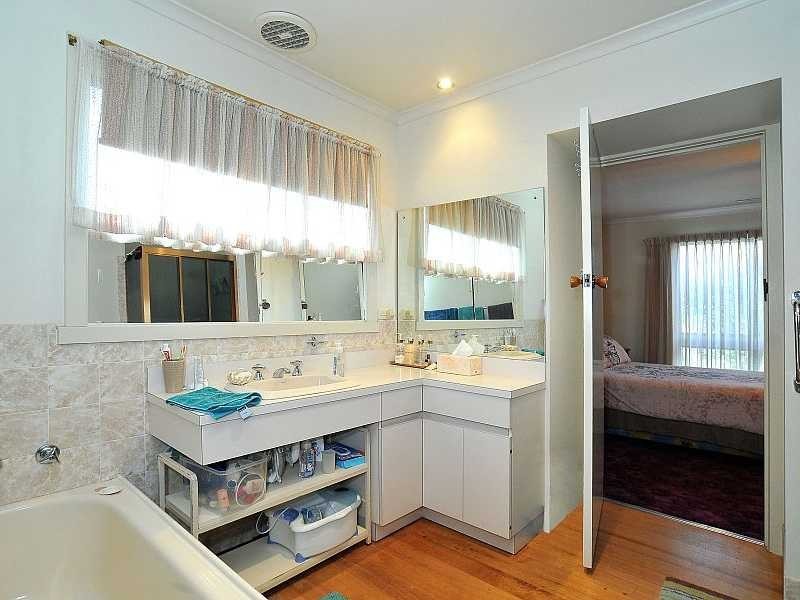 4 Kingloch Parade, Wantirna VIC 3152