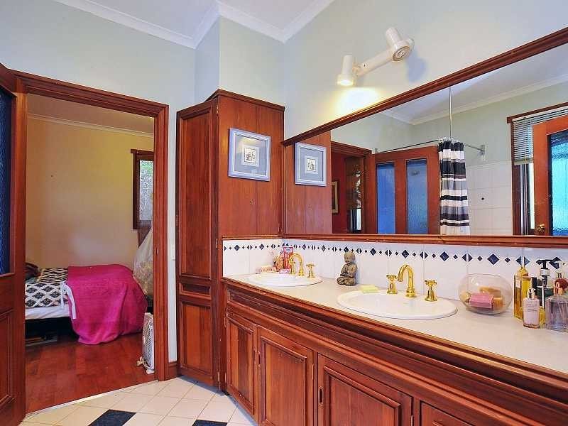 31 Seaview Road, Cockatoo VIC 3781