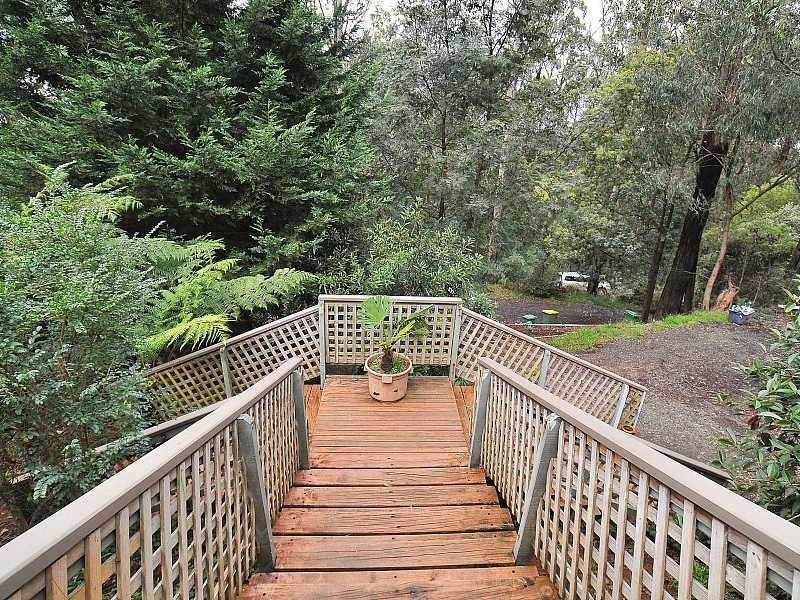 31 Seaview Road, Cockatoo VIC 3781