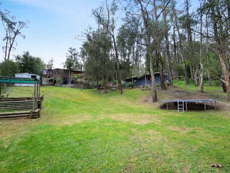 4 Hillcrest Court, Cockatoo VIC 3781