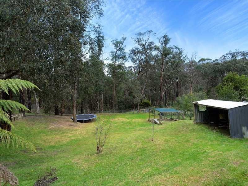 4 Hillcrest Court, Cockatoo VIC 3781