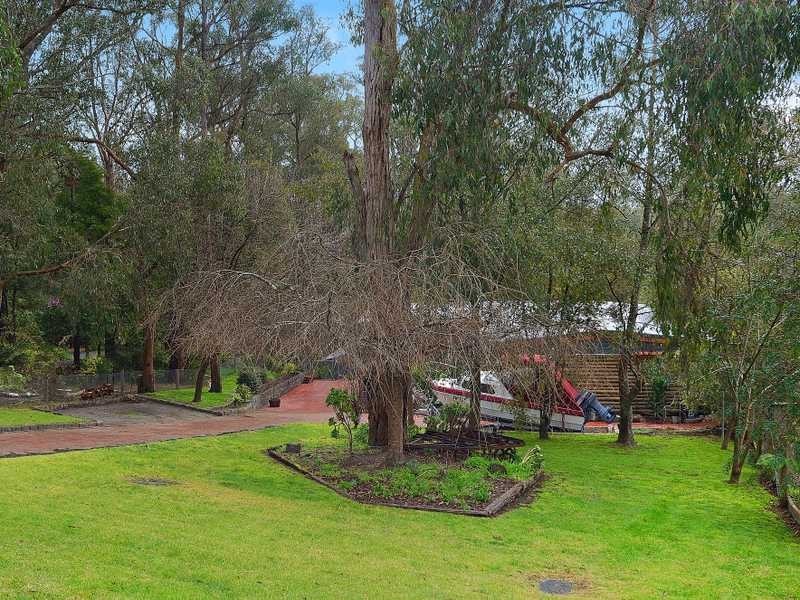 4 Hillcrest Court, Cockatoo VIC 3781