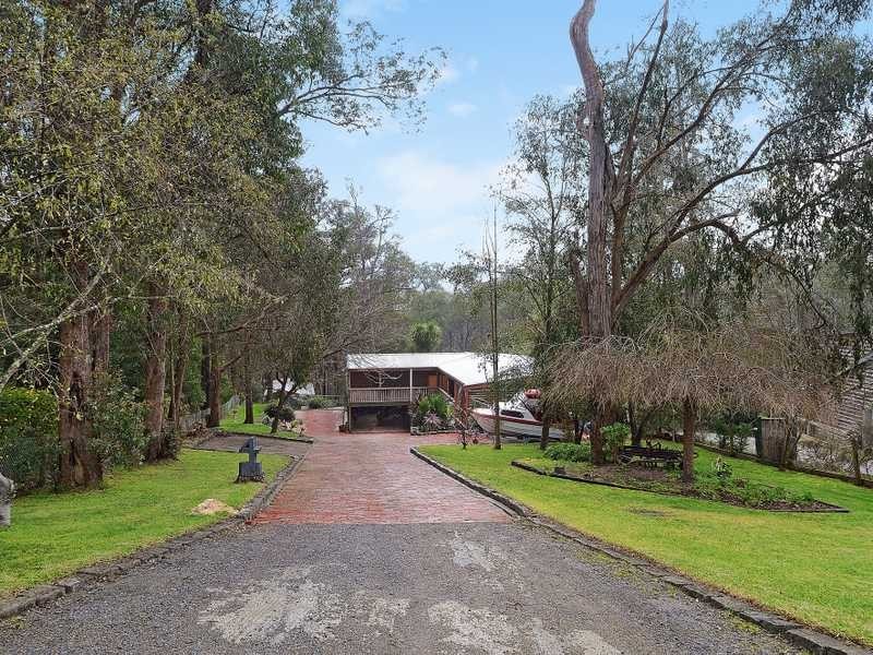4 Hillcrest Court, Cockatoo VIC 3781
