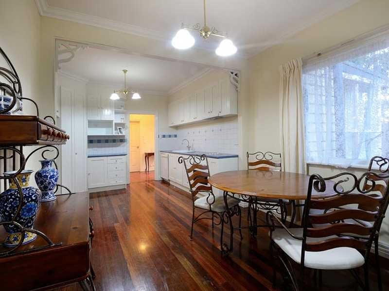 16 Amphlett Avenue, Cockatoo VIC 3781