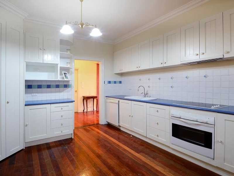 16 Amphlett Avenue, Cockatoo VIC 3781