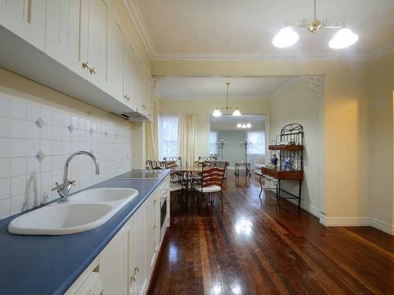 16 Amphlett Avenue, Cockatoo VIC 3781