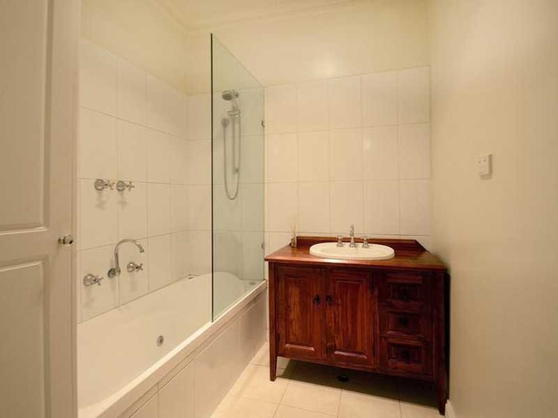 16 Amphlett Avenue, Cockatoo VIC 3781