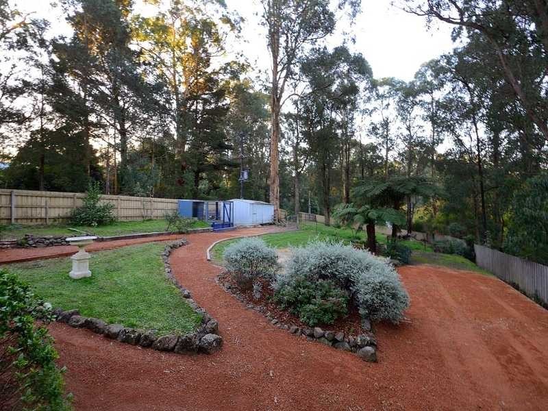 16 Amphlett Avenue, Cockatoo VIC 3781