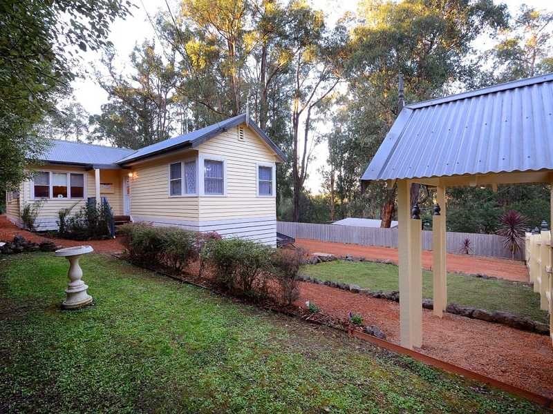 16 Amphlett Avenue, Cockatoo VIC 3781