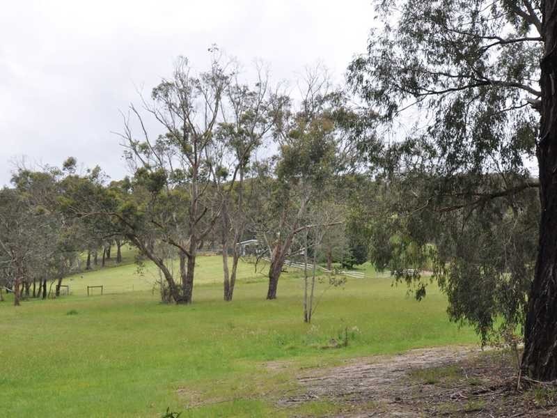 8 Oxford Downs Road, Macclesfield VIC 3782