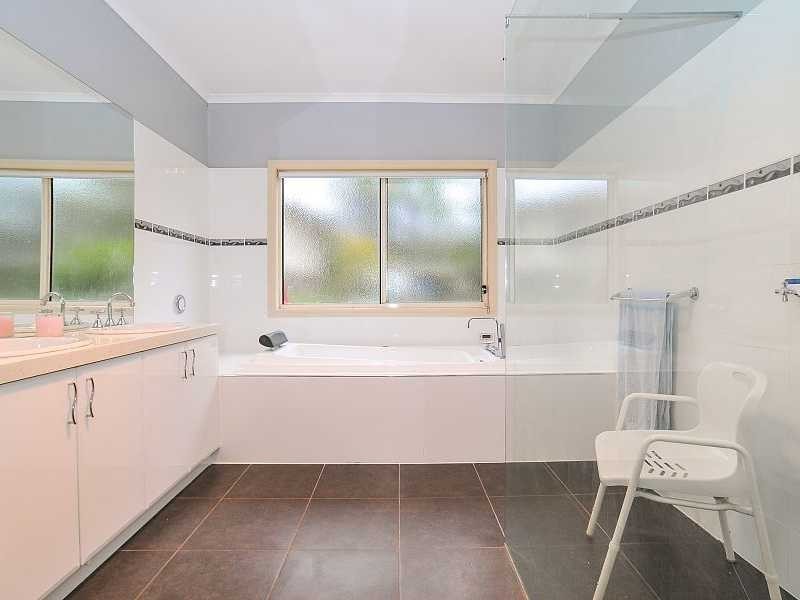 92 Woori Yallock Road, Cockatoo VIC 3781