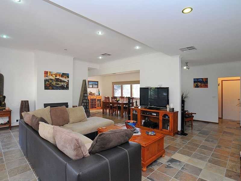 28 Aura Vale Road, Menzies Creek VIC 3159