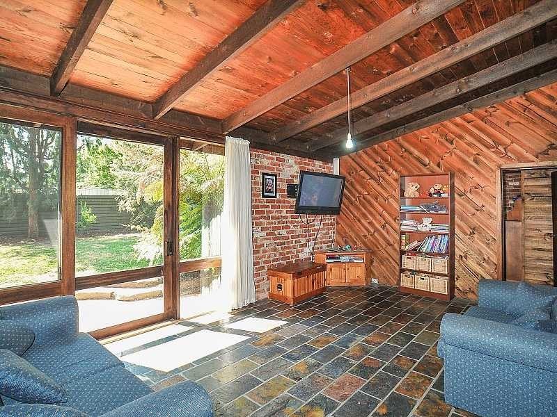 6 McNamara Road, Avonsleigh VIC 3782