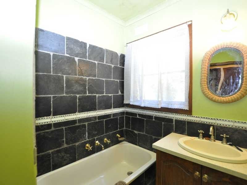 37 Caroline Avenue, Cockatoo VIC 3781