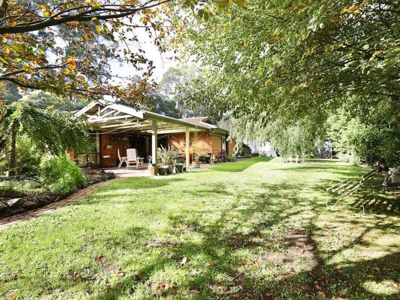 8 Old Beaconsfield Road, Emerald VIC 3782