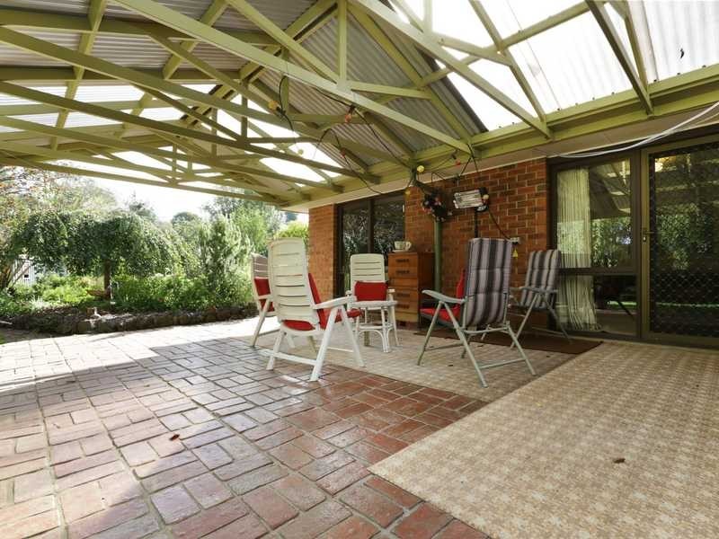 8 Old Beaconsfield Road, Emerald VIC 3782