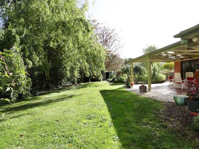 8 Old Beaconsfield Road, Emerald VIC 3782