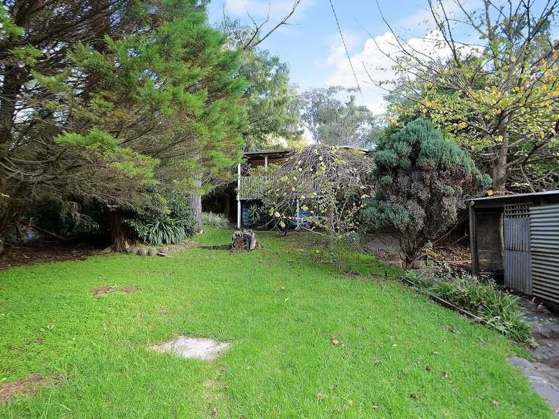 8 Haylock Avenue, Cockatoo VIC 3781