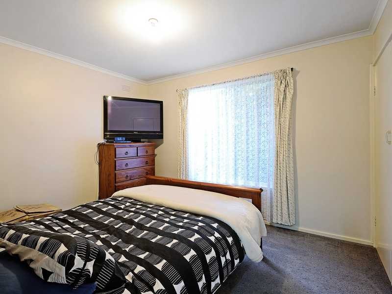 8 Haylock Avenue, Cockatoo VIC 3781