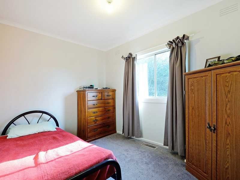 8 Haylock Avenue, Cockatoo VIC 3781