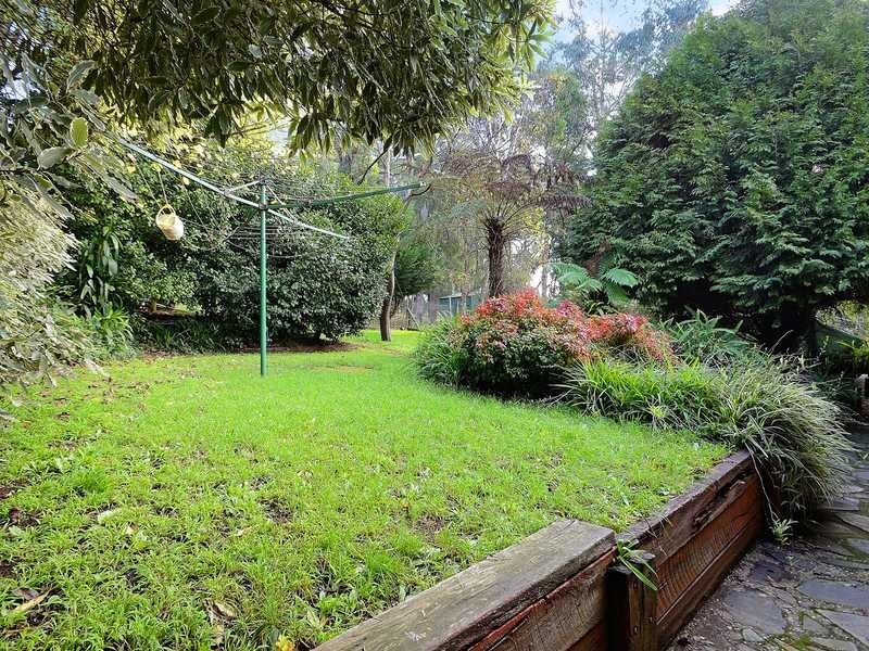 8 Haylock Avenue, Cockatoo VIC 3781